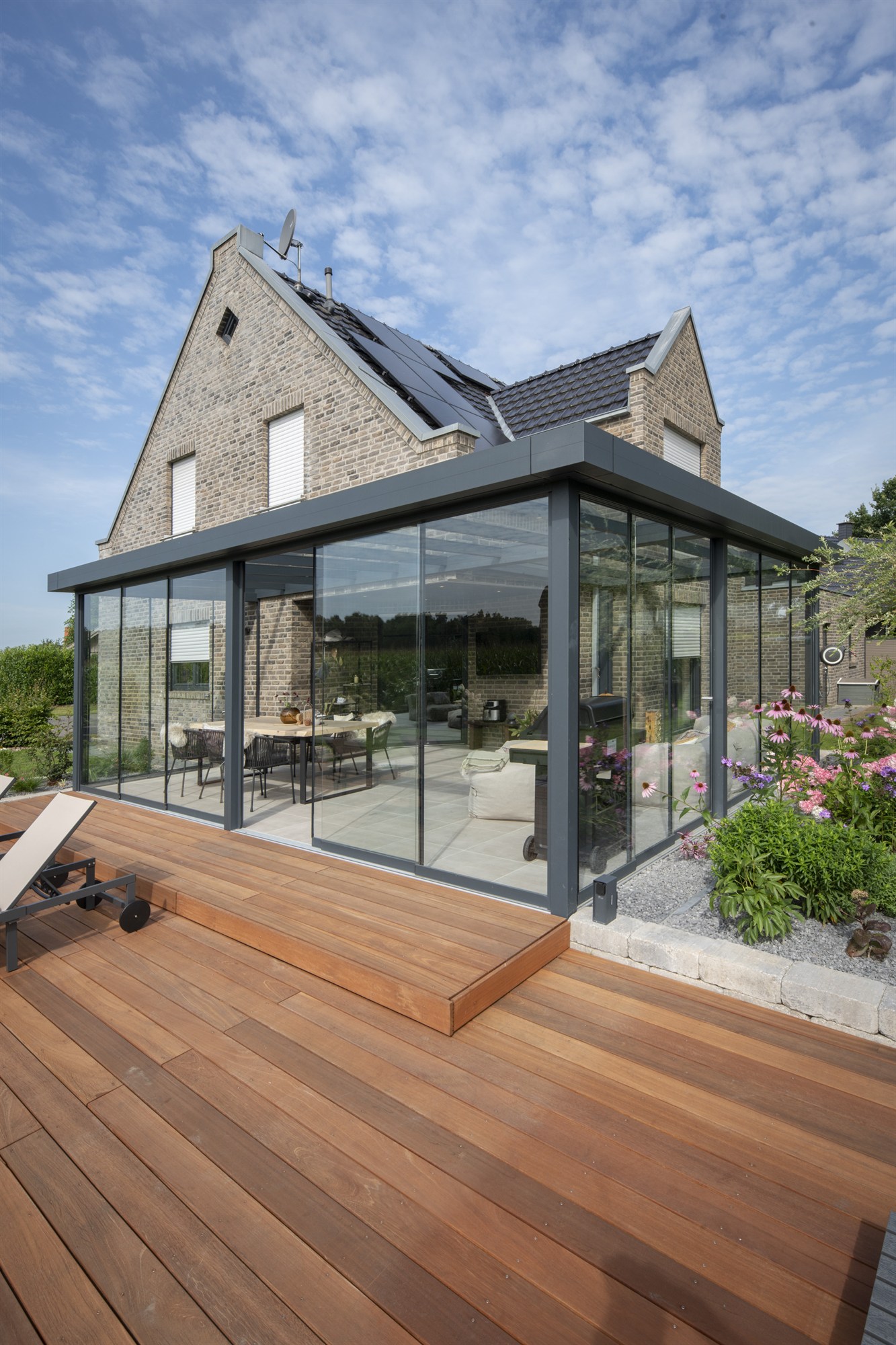 Moderner Anbau inkl. Terrassengestaltung